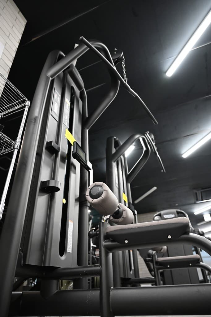 9inz — ラットプルダウンなどウェイトマシンエリア