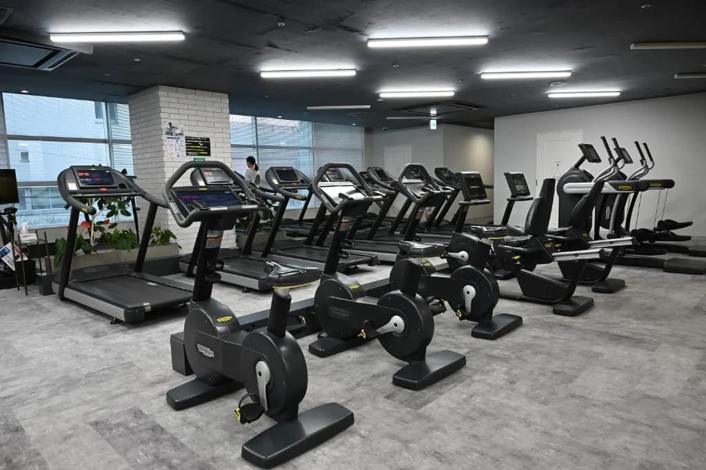 9inz — カーディオエリア（バイク・トレッドミル）