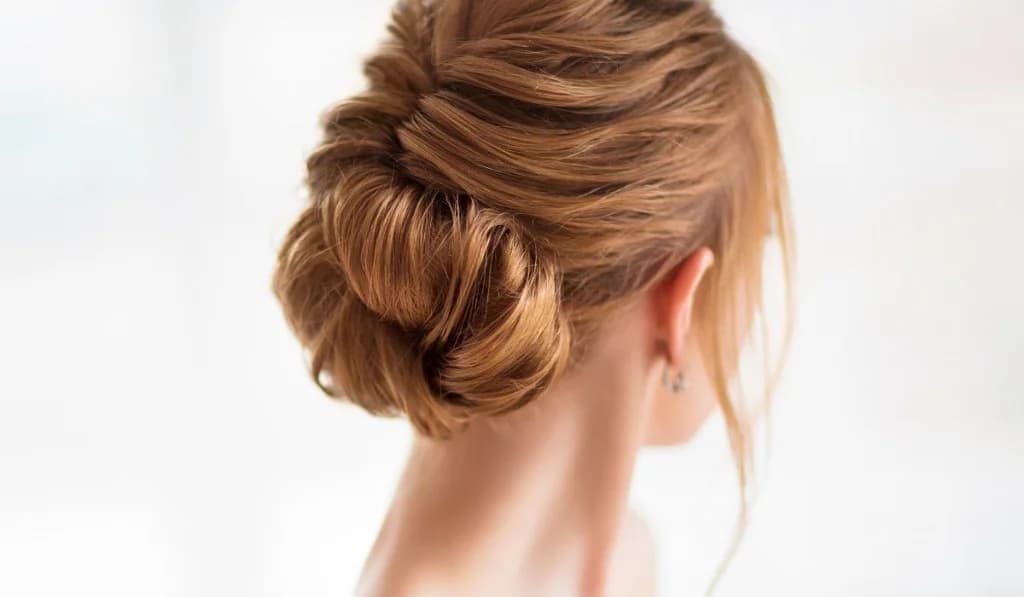 CALME BOITE HAIR — 上品なローシニョンのアレンジ