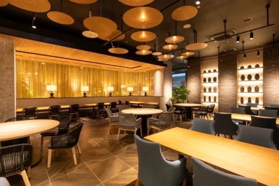 四川中華 GOCHI【五智】— モダンで落ち着いたダイニング空間